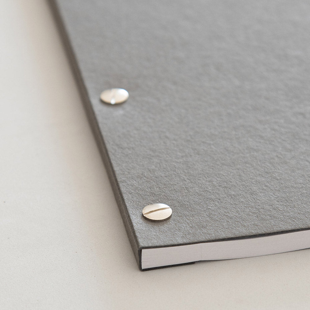 The Panoramic Weekly Planner notepad by Melpom is a perfect desk buddy to keep your week well organised. Its small size allows you to have it in front of your computer, and jot down your tasks, notes or inspiring thoughts.