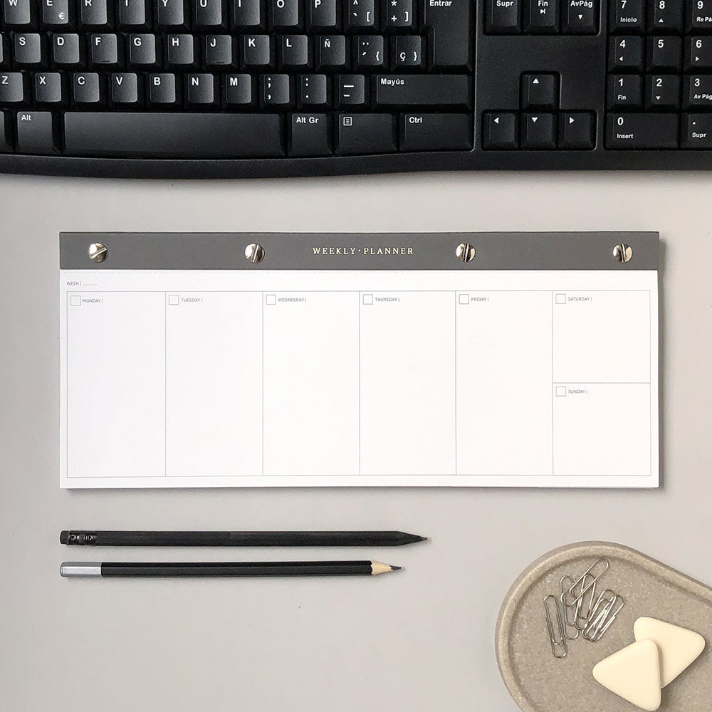 The Panoramic Weekly Planner notepad by Melpom is a perfect desk buddy to keep your week well organised. Its small size allows you to have it in front of your computer, and jot down your tasks, notes or inspiring thoughts.