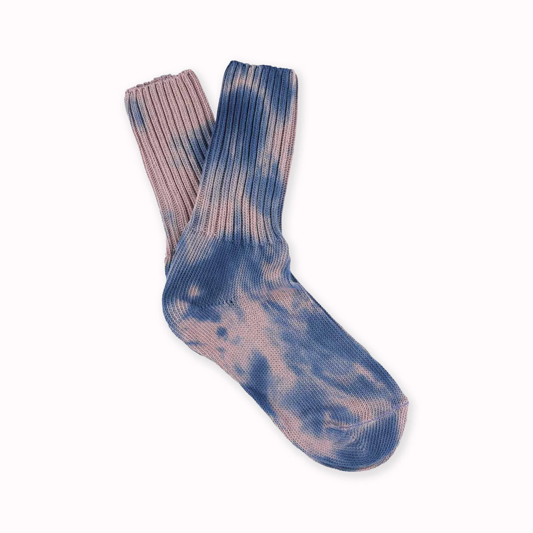 Thick premium tie dye socks by Belgium based Escuyer. Made from soft and comfortable South American cotton and are blended with a touch of polyamide and elastane for durability. Manufactured at a family owned factory in Portugal. 
