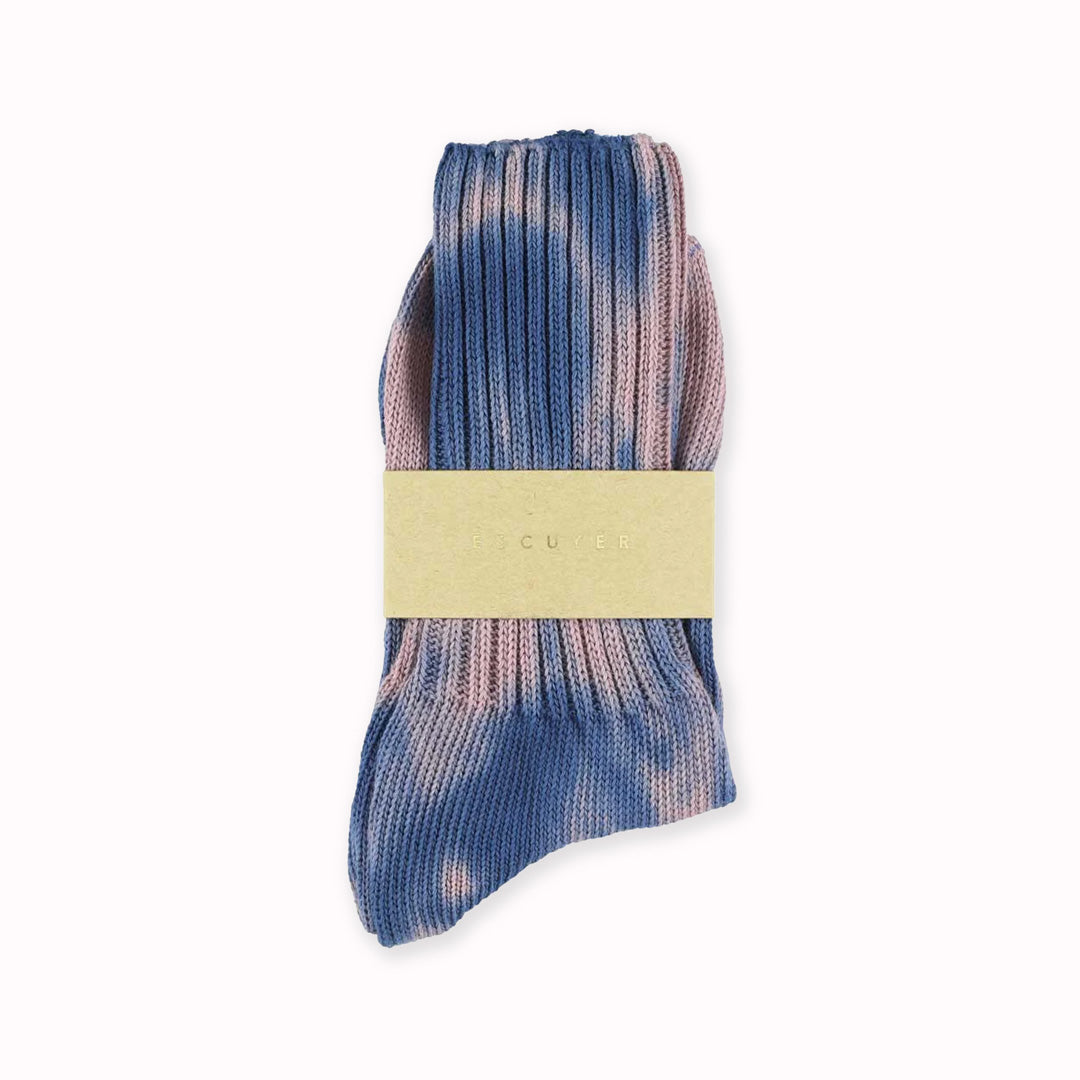 Thick premium tie dye socks in packet by Belgium based Escuyer. Made from soft and comfortable South American cotton and are blended with a touch of polyamide and elastane for durability. Manufactured at a family owned factory in Portugal. 