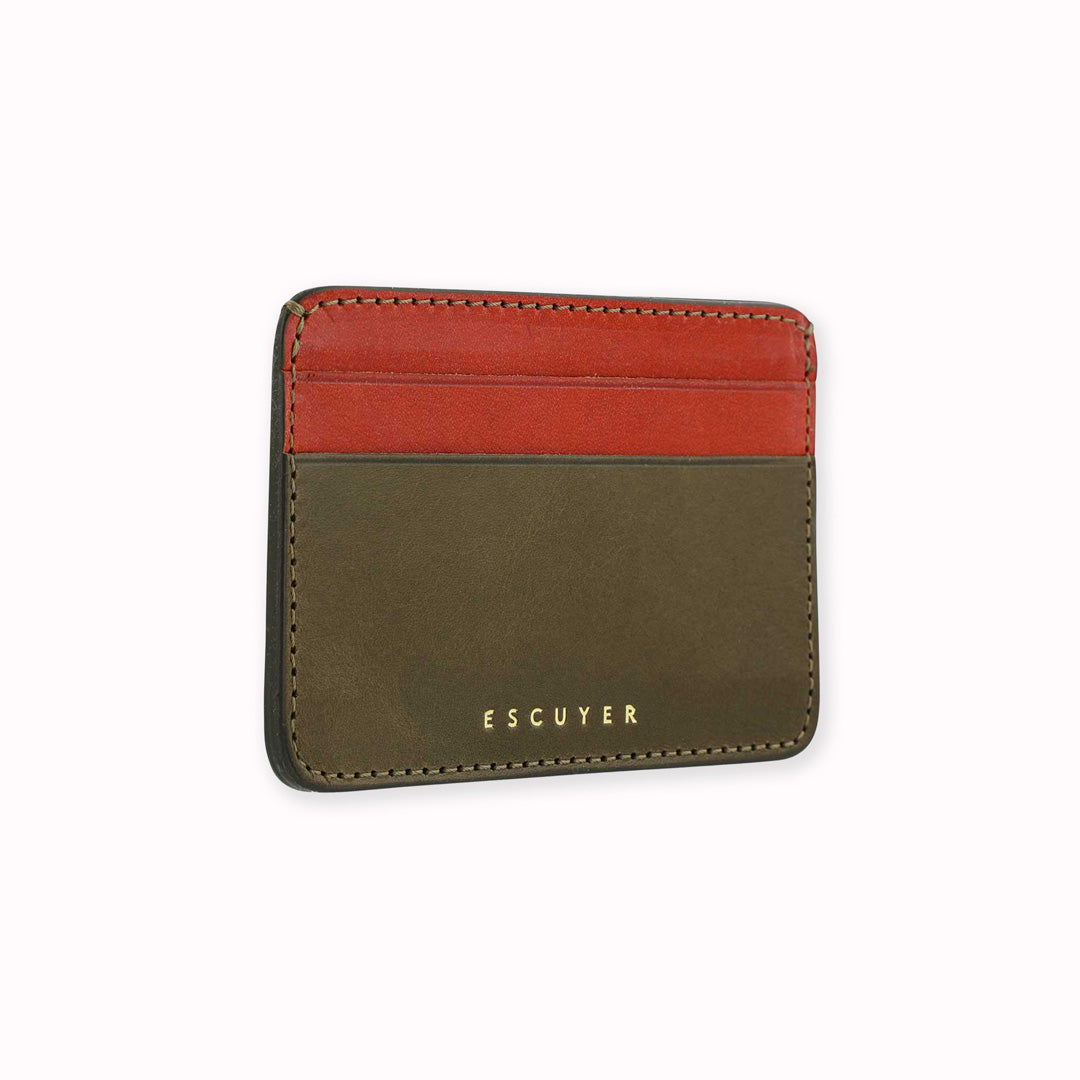 Sideways view of elegant leather cardholder from Escuyer, featuring khaki and orange vegetable dyed colour tones for a stylish appearance. Handmade by Portuguese artisans using leather from a tannery in Tuscany, Italy.
