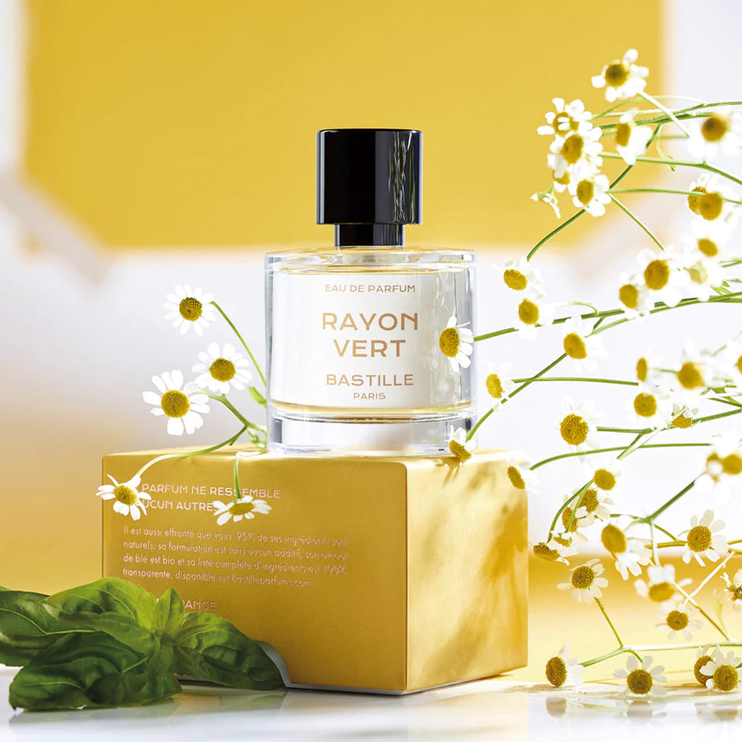 Bottle with box, lifestyle image, Rayon Vert is an explosion of sunny life! Imagine walking barefoot on freshly cut grass as the sun warms your face. Reconnect with nature and let its fresh scent envelope your senses.