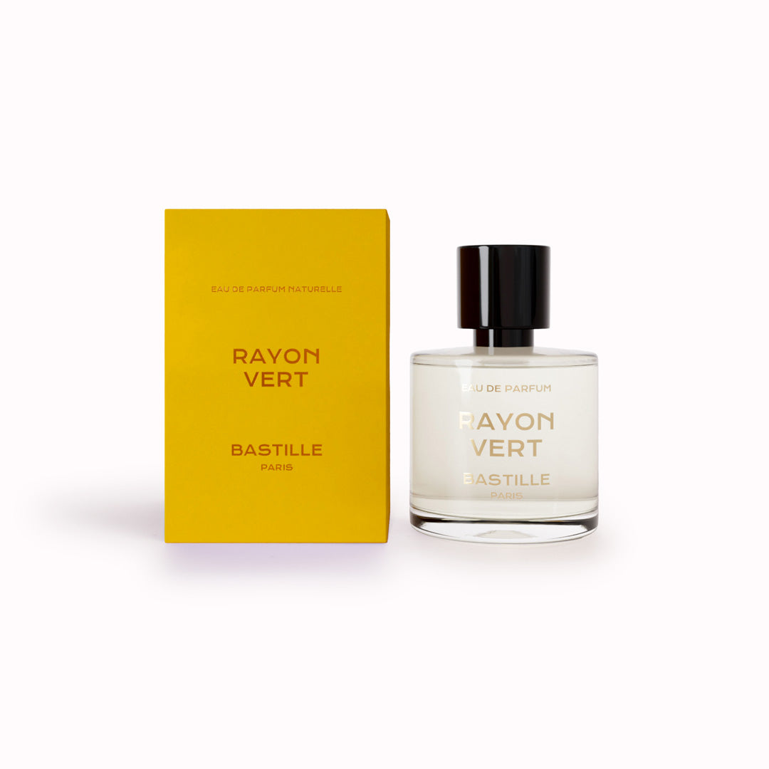 Rayon Vert is an explosion of sunny life! Imagine walking barefoot on freshly cut grass as the sun warms your face. Reconnect with nature and let its fresh scent envelope your senses.