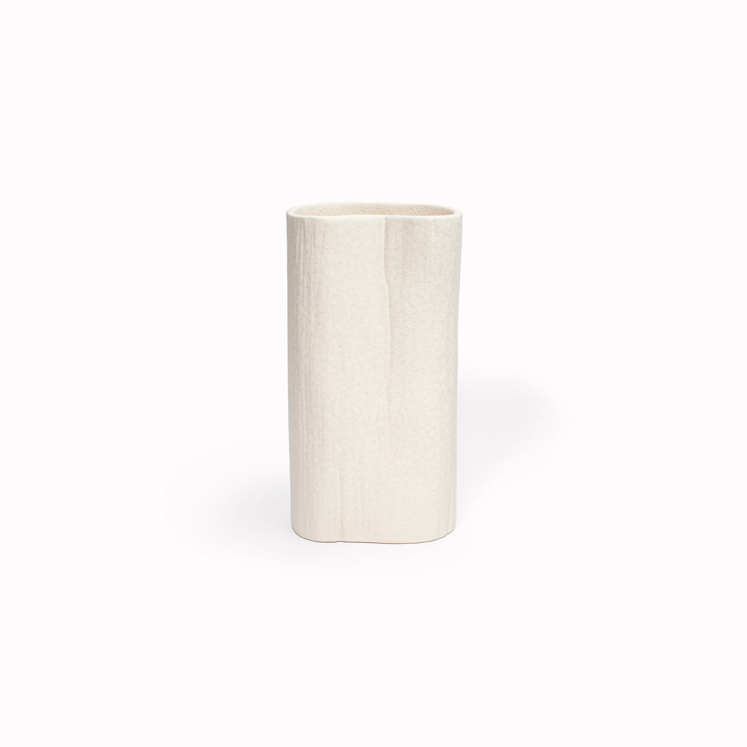 Stam No. 3 ceramic vase in the creamy white colourway looks beautiful as a decorative object, or filled with either dried blooms or a freshly cut bouquet of fragrant flowers. Produced as a collaboration with Swedish interior stylist Daniella Witte