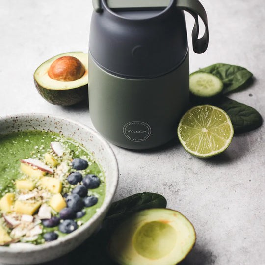 Tropical Green Food'ie Lifestyle | 500ml Insulated Food Flask from AYA&IDA. Perfect for when you are on the go, they can be used for your breakfast porridge, pasta dishes, wok dishes, soups, for yoghurt, for baby food or even for ice cubes.