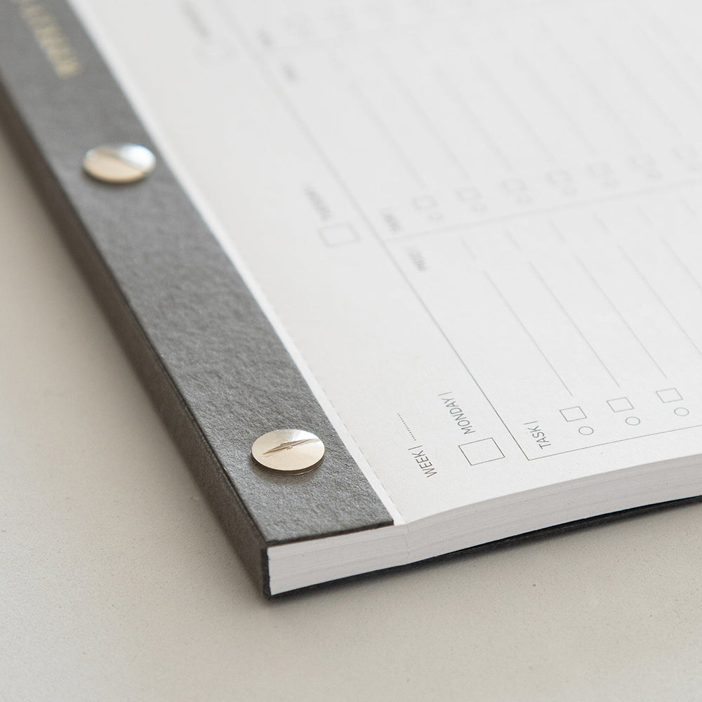 The Weekly Planner by Melpom is the perfect A4 notepad to keep your week well organised. It includes daily task lists as well as a general task list, notes for next week, and who to contact.
